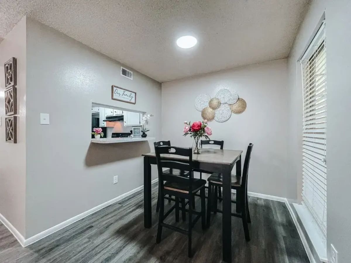 Elevation on Airline Apartments